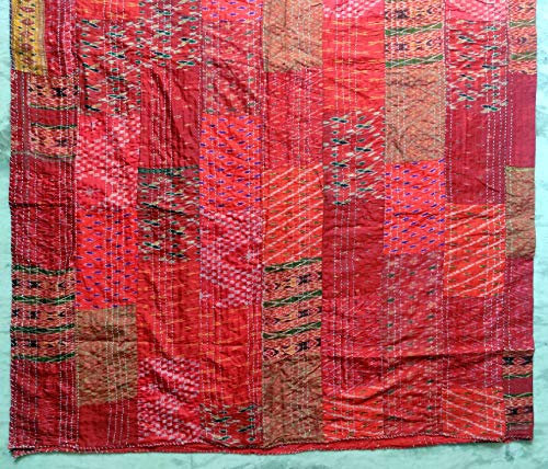 Sophia-Art Twin/King Indian Bettdecke Ethnic Throws Patchwork Indian Quilt Cover Alte böhmische Seide Saree Kantha Tagesdecke Vintage Patola Quilt (Red, King 90 x 108)