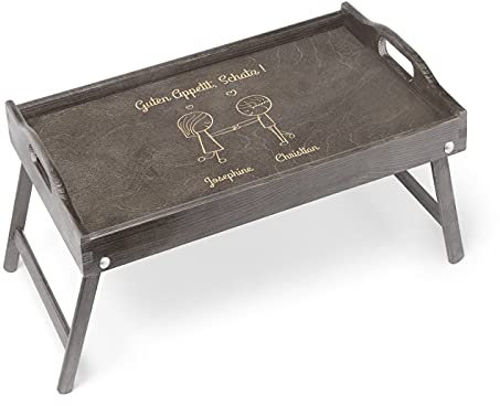 Maverton Betttablett mit Gravur - für Zwei - Sofatisch mit Griffen - klappbar - erhöhter Rand - Geschenk für Paare - Einzugsgeschenk - Hochzeitsgeschenk - Grau - Guten Appetit