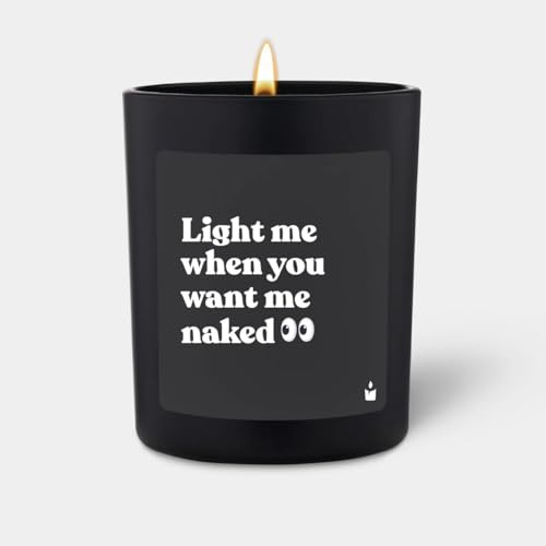 Duftkerze ChattyCandles | Schwarz Woody Light me when you want me naked | Duftkerze mit Spruch | Freches Geschenk für Freundin, Freund