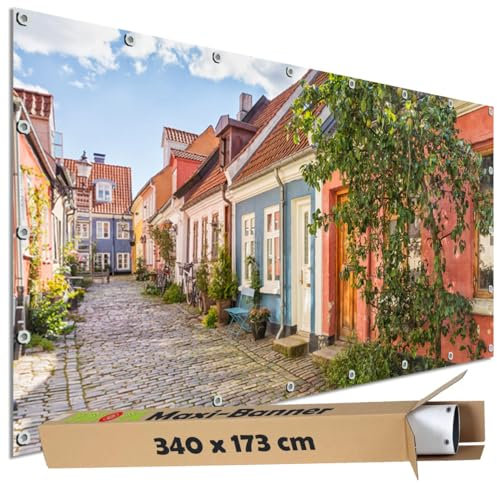 TRIOSK Sichtschutz Garten Dekoration Plane groß mit Motiv Dänemark Aalborg Altstadt Gasse Motivbanner Blickdicht für Terrasse Zaun Gartenzaun Gartenposter PVC Zaunblende 340x173 cm
