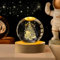 Weihnachtsdeko Kristallkugel Nachtlicht, 3D Lasergravur Weihnachten Glaskugel, 6cm Glaskugel Lampe mit Holzsockel, USB Aufladung Schneekugel Nachtlampe für Raumdekoration, Schönes Geschenk (B)