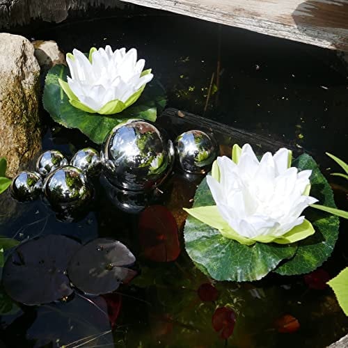 Miniteich Komplettset mit 2 Seerosen Weiss - 6 Schwimmkugeln - Teichkugeln in Silber - Teichdeko - Miniteich - Gartendeko