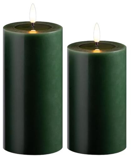 Novaliv 2er Set Led Kerzen flackernde Flamme mit Echtwachspiegel grün 7,5cm ø 1x 15 cm, 1x12,5 cm Höhe, LED Kerzen mit Timerfunktion, 2 AA Batterien nötig, LED Echtwachs Stumpenkerzen warmweiß