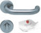 Beschläge Hamburg Türgriffe Türbeschlag scoop Form 1104 — Türklinken für WC/Bad Türen — Drückergarnitur/Türdrücker für Innentüren, ø 54 mm rund in Edelstahl matt