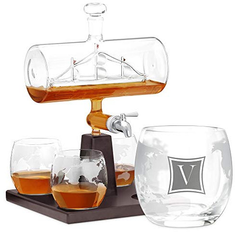 Maverton Decanter per Whisky in vetro - incisione personalizzata - Caraffa da 1000 ml con una nave all’interno + 4 Set bicchieri whisky - idea regalo per la donna - iniziale