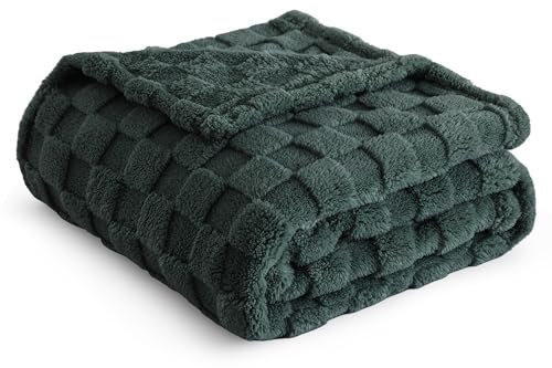 BEDSURE Kuscheldecke Flauschig - Fleecedecke & Wolldecke, Sofadecke, Schachbrettmuster Tagesdecke, Weiche Warme Karierte Decken für Zimmer Deko, Wohn- & Kuscheldecken, Dunkelgrün, 130 x 170 cm