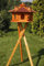 XXL Premium Solar Vogelhaus mit Solar Beleuchtung + Ständer 135cm hoch VORRATSFÜTTERUNG Vogelvilla, Farbe: Dach rot