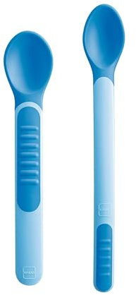 MAM Set de Cucharas, Puntas Sensibles al Calor, Suaves y Delicadas para el Paladar y las Encías del Bebé, Ayudan en la Transición a Comer de Forma Independiente, con Tapa Protectora, Azul, Pack 2 uds
