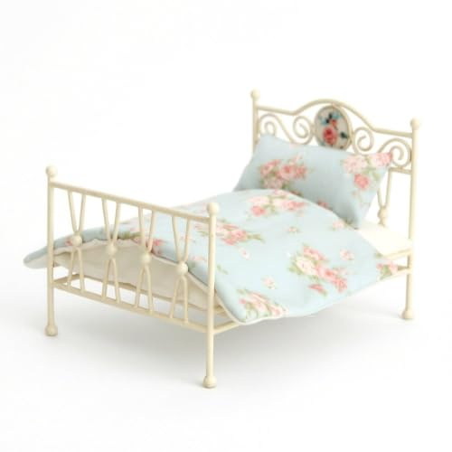 MotiveTech Puppenbett aus Metall Schmiedeeisern Miniaturbett mit Bettauflage Miniatur Puppenbett für Sammler, Weiß, Retro Eisenbett Mit Blauem Hintergrund Und Rosa Blumenmuster