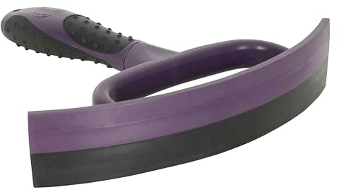 Imperial Riding Schweißmesser IRH Grippy, ergonomisches halbrundes Schweißmesser mit integriertem Griffpinsel, komfortabler Abzieher für effiziente Pferdepflege, Brombeere