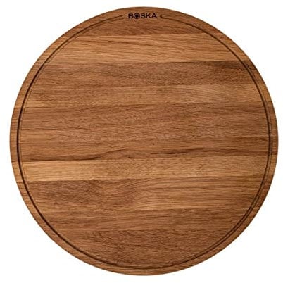 Pizzabrett Friends XXL/Pizza Teller/Eichenholz / ⌀47cm / Pizza Blech Rund mit Praktischer Auffangrinne/Auch zum Frühstück, Mittag- & Abendessen