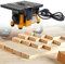 Tischkreissäge 90W 4500 U/min Mini Tischkreissäge Schneidwerkzeug mit Aluminiumtisch, 2 Sägeblättern und 1 Hartmetallblatt Elektrische Tischkreissäge Schneidemaschine für Holz Metall