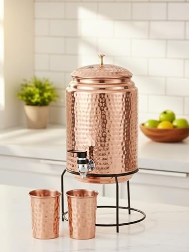 Fontaine à eau en cuivre de 5 litres avec support et 2 verres | Sans BPA, non toxique | Martelée, résistante à la rouille et durable | Bénéficie des bienfaits du cuivre pour la santé