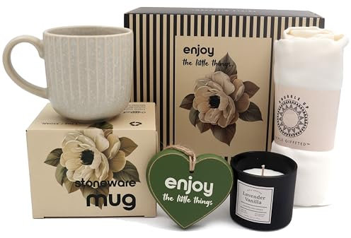 Triple Gifffted Coffret cadeau pour femme comprenant une tasse à café, une bougie, une écharpe en bois en forme de cœur doux pour maman, épouse, sœur, meilleure amie, anniversaire, Saint-Valentin,