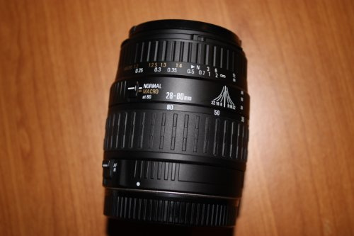 Sigma 28-80 mm / 3,5-5,6 Autofokus-Zoom-Makro-Objektiv für Canon-Spiegelreflexkameras