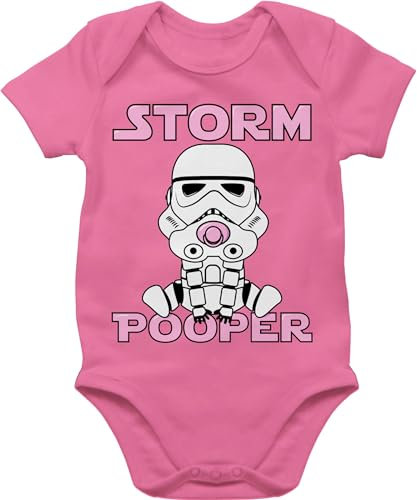 Baby Body Junge Mädchen - Sprüche - Storm Pooper I - 1/3 Monate - Pink - strampler neugeborene lustig babymode witzig spruch comic bodys geschenk babyparty babybody mit sprüchen spruche babybodys