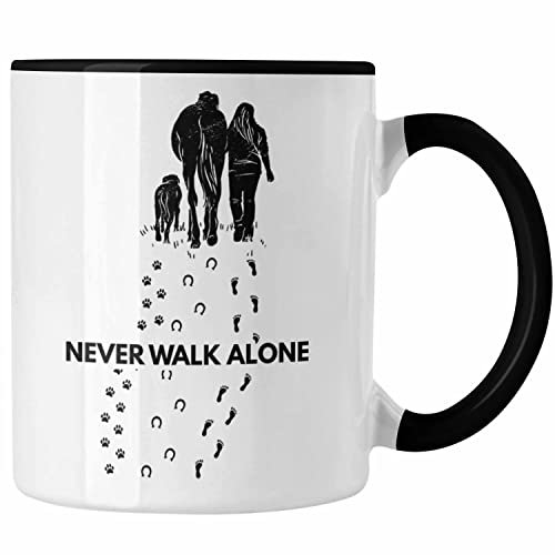 Trendation - Lustige Reiter Sprüche Geschenk Tasse Reiterin Pferde Mädchen Geschenkidee Pferde Never Walk Alone (Schwarz)