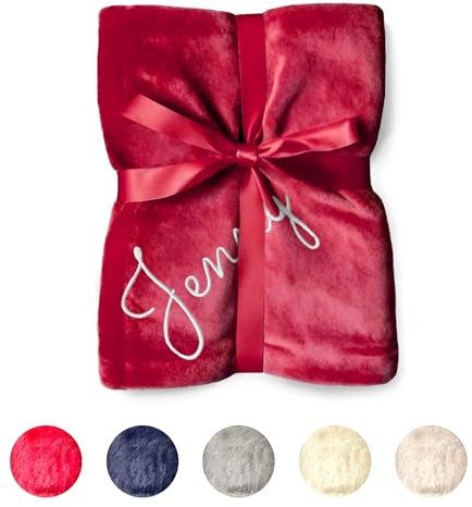 my STITCHERY Decke mit Namen oder Wunschtext Bestickt - Personalisierte Kuscheldecke aus weichem Polyester Microfleece als außergewöhnliche Geschenkidee (Rot, 200 x 150 cm)