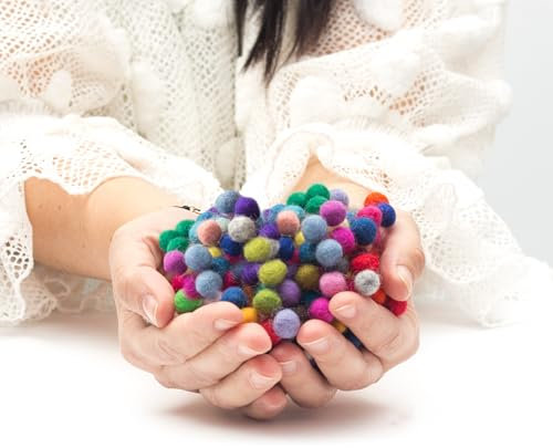 Glaciart One Filz Pom Poms, Wollebälle (240Stück) 1 Zentimeter - 0,4 Zoll, handgefertigt, 40 Farben (Rot, Blau, Orange, Gelb, Pastell und mehr), Großhandel, kleine Bällchen für Filzen und Girlanden