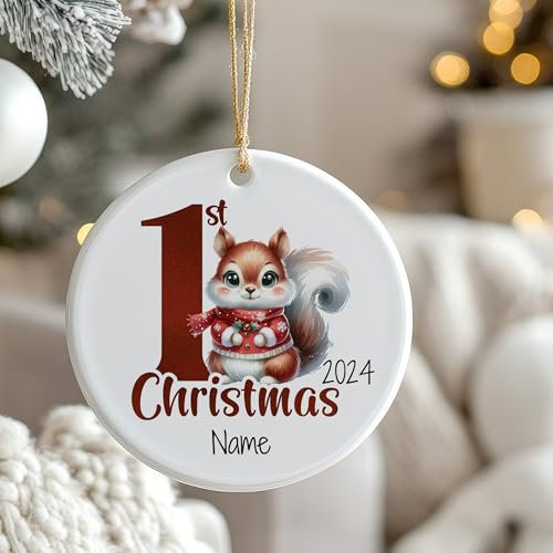 GRAZDesign Personalisierte Weihnachtskugel mit Namen Erstes Weihnachten mit Eichhörnchen Christbaumkugel Keramik