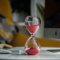 DeeboW Sanduhr, drehbar, große Sanduhr für Kinder, 30 Minuten, Retro-Sanduhr, Sanduhr, Sanduhr, Farbe: Roter Sand, Größe: 30 Minuten (8 x 20 cm)