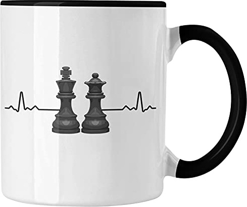 Trendation - Schach Geschenk Schachspieler Geschenkidee Tasse mit Schachfiguren Grafik Spruch (Schwarz)