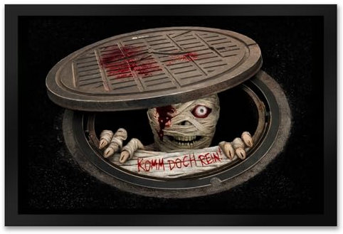speecheese Gruselige Mumie unter Kanaldeckel Fußmatte XXL in 50x75 cm - Komm doch rein Horror Fußmatte XXL in 50x75 cm mit herausquellendem Auge Halloween Deko mit Blut Gruselig und