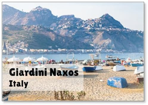 Kühlschrankmagnet, Schiffe am Strand im alten Hafen in Giardini Naxos Town