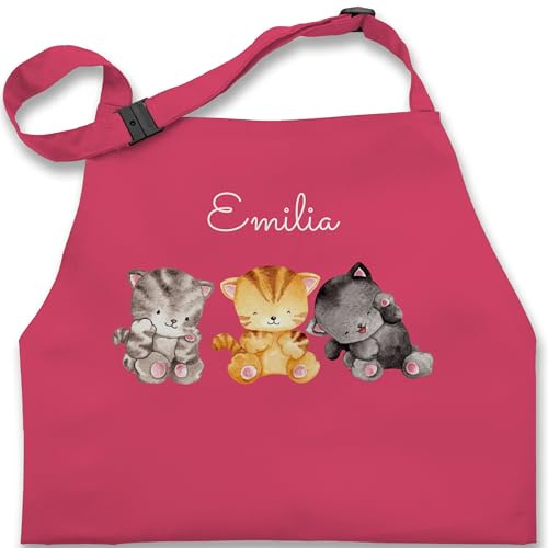 Geschenk mit Namen personalisiert by Shirtracer - Kinderschürze Schürze Kinder Jungen Mädchen - Katze - Süße drei Katzen mit Name Katzenmotiv