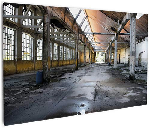 Wallario Leinwandbild Alte Industriehalle leerstehend und einsam - Wandbild 60 x 90 cm: Kunstdruck | Brillante lichtechte Farben | hochauflösend | verzugsfrei