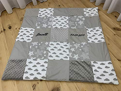 Krabbeldecke Patchworkdecke Spieldecke Babydecke schön gepolstert mit Namen und Datum bestickt, ideal als Geschenk125x125