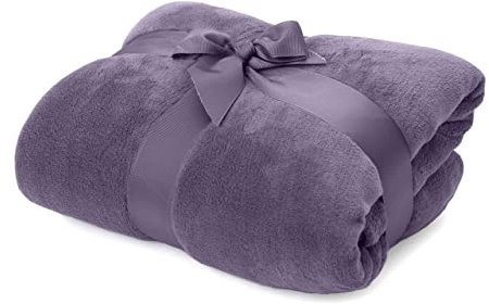 Lumaland Kuscheldecke 220x240cm aus herrlich kuscheligem 100% Coral Fleece | Warme & atmungsaktive Sofadecke aus besonders weichen Fasern zum Entspannen drinnen oder draussen [Violett]