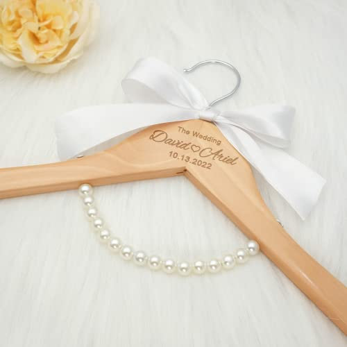 jifu Mrs Kleiderbügel für Hochzeitskleid, personalisierter Name, Brautaufhänger für Hochzeitskleid, individueller Hochzeitskleid-Aufhänger für Braut (weiße Schleife, Perle, 42 cm)