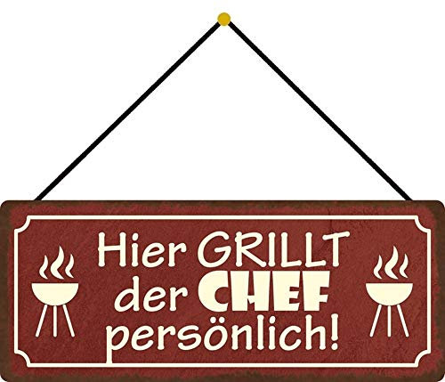 Blechschild 27x10cm gewölbt mit Kordel Hier grillt der Chef persönlich Grill Deko Geschenk Schild