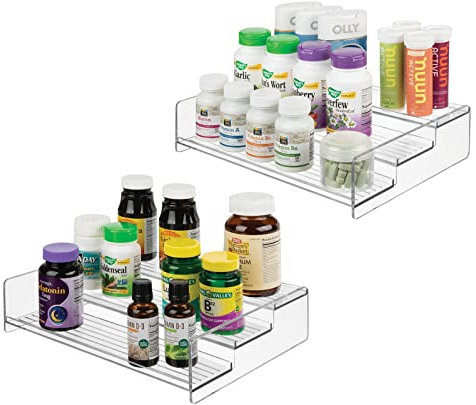 mDesign Mehrzweck Aufbewahrungsregal – ideal für Medikamente oder sonstiges Gesundheitszubehör – Regal aus Kunststoff mit DREI Ebenen – 2er-Set – durchsichtig