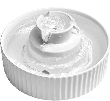 Fontaine à eau pour chat en céramique, 2,1 l, silencieuse, pompe à eau avec filtre à charbon actif en coton, pour plusieurs animaux domestiques, blanche
