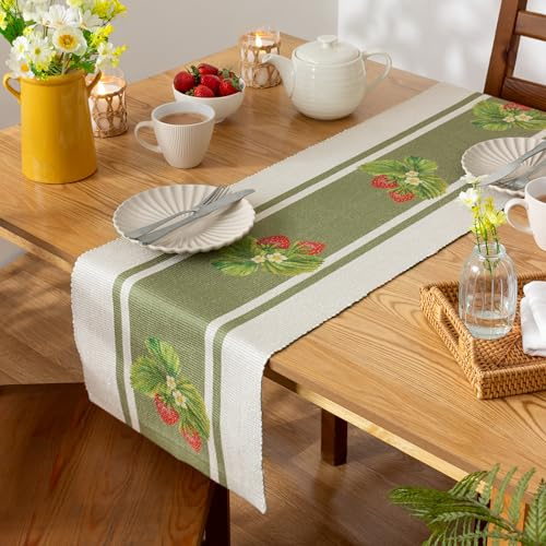 Evans Lichfield Strawberry Tischläufer – Waschbarer Schnelltrocknender Britischem Sommerfruchtmotiv Tischdekoration (Salbei - 180x35cm)