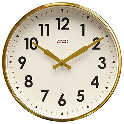 Cloudnola Factory Goldene Metall Bahnhofsuhr mit Zahlen - Designer Wanduhr Gold, 30 cm Durchmesser - Moderne Wanduhr ohne Ticken, Batteriebetrieben
