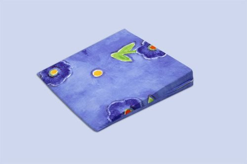 Theraline Das Sitzkeilkissen inkl. Bezug ca. 38 cm x 38 cm x 7/1 cm, Motiv 47 Viola