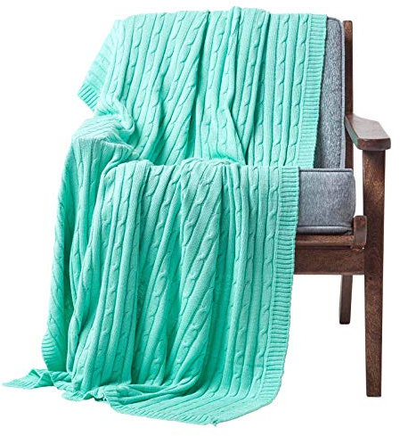 Homescapes gestrickte Tagesdecke, Wohndecke in Pastellgrün, Strickdecke 150 x 200 cm aus 100% Baumwolle mit Zopfmuster, ideal als Sofaüberwurf, Kuscheldecke, Plaid oder Babydecke, helltürkis