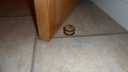 Unika Oak Lacquered Floor Door Stop With 2 rubber rings Comes in bag with plug and screw for fixing to floor. Ht;3cm Wdth;3.3cm Code: FDS22