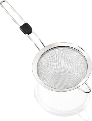 Leifheit Küchensieb Ø 16 cm ProLine-Serie, feinmaschiges Nudelsieb aus hochwertigem Edelstahl, Sieb mit praktischer Aufhängeöse und Griff mit Daumenmulde, Haushaltssieb, silber