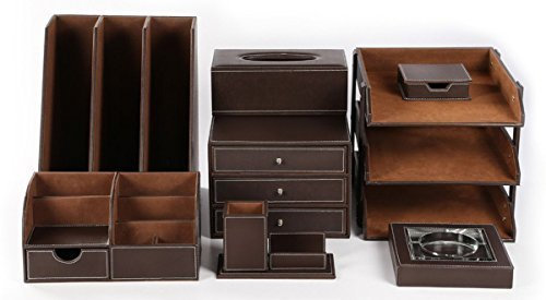 KINGFOM™ 8pcs Leder Schreibtisch Organizer Set -- Inklusive Schreibtisch Organisator , Schubladenbox, Briefablage , Kosmetiktücherbox , Zeitschriftensammler Halter , Aschenbecher,Stifthalter mit Visitenkartenhalter und Zettelbox (T01-Braun)