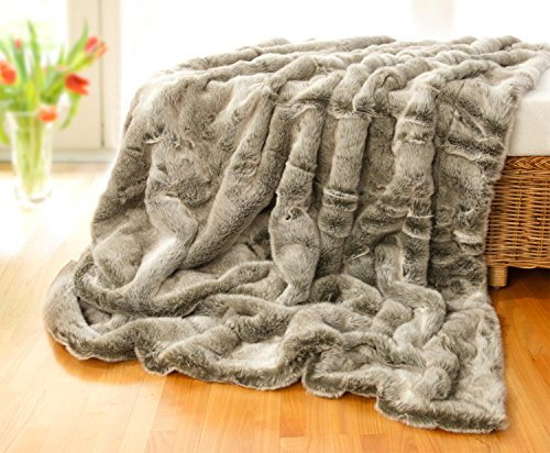Wohnen & Accessoires GmbH & Co. KG Sehr große Felldecke, Tagesdecke, Webpelzdecke Grauwolf grau-beige 260x300cm