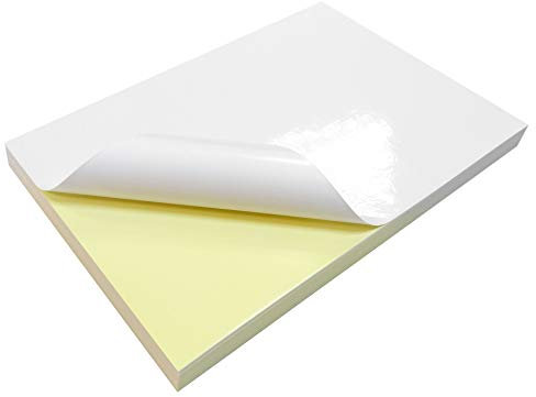 Fotopapier, A4, selbstklebend, glänzend, 145 g/m². Glänzende Oberfläche auf einer Seite, die andere Seite kann abgezogen werden, um eine selbstklebende Rückseite zu enthüllen.