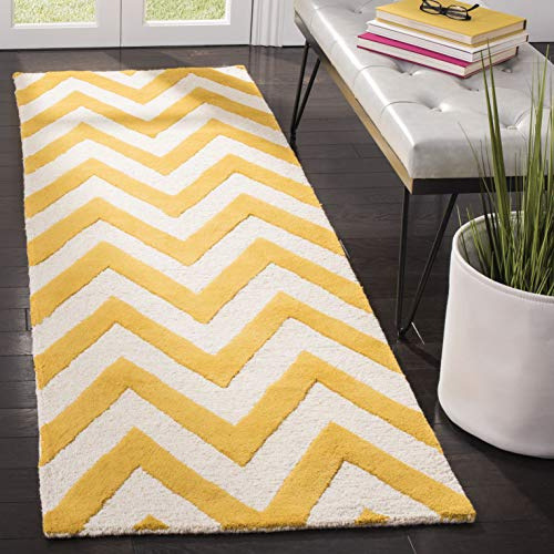 SAFAVIEH Modern Teppich für Wohnzimmer, Esszimmer, Schlafzimmer - Cambridge Collection, Kurzer Flor, Gold und Elfenbein, 76 X 244 cm