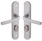 Vachette Set de Poignée de Porte sur Plaque Sécumax - Version Clé I, Entraxe 195 mm - Pose Facile - en Aluminium - Protecteur de Cylindre Inox Ajustable de 5 mm - Anodisé Argent - Garantie 10 Ans
