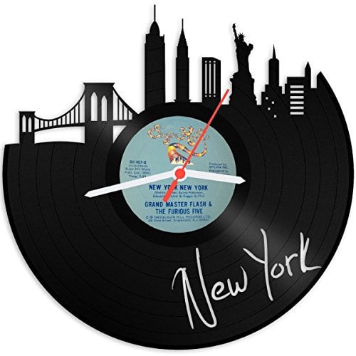GRAVURZEILE Schallplattenuhr - Skyline New York - Wanduhr aus gegossenem Vinyl mit Stadt Skyline 30 cm - Upcycling Design-Uhr Wand-Deko Vintage Wand-Dekoration Retro-Uhr - Made in Germany
