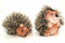 8 Igel grosse Tiere Herde Familie aus Keramik mit Textilfell