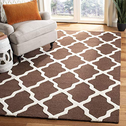 SAFAVIEH Geometrisch Teppich für Wohnzimmer, Esszimmer, Schlafzimmer - Cambridge Collection, Kurzer Flor, Dunkelbraun und Elfenbein, 122 X 183 cm